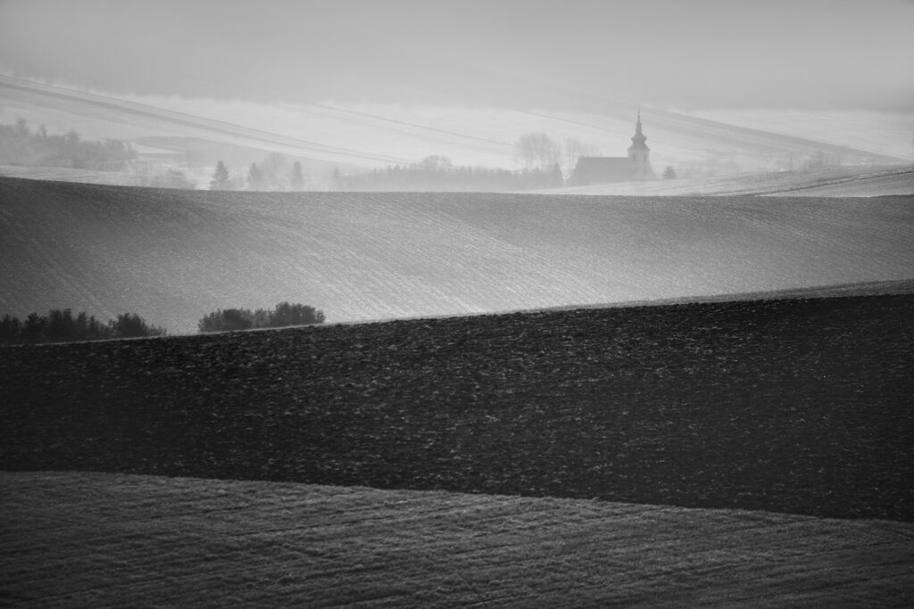 Przybyszowska_Alicja_Church_in_the_frelds